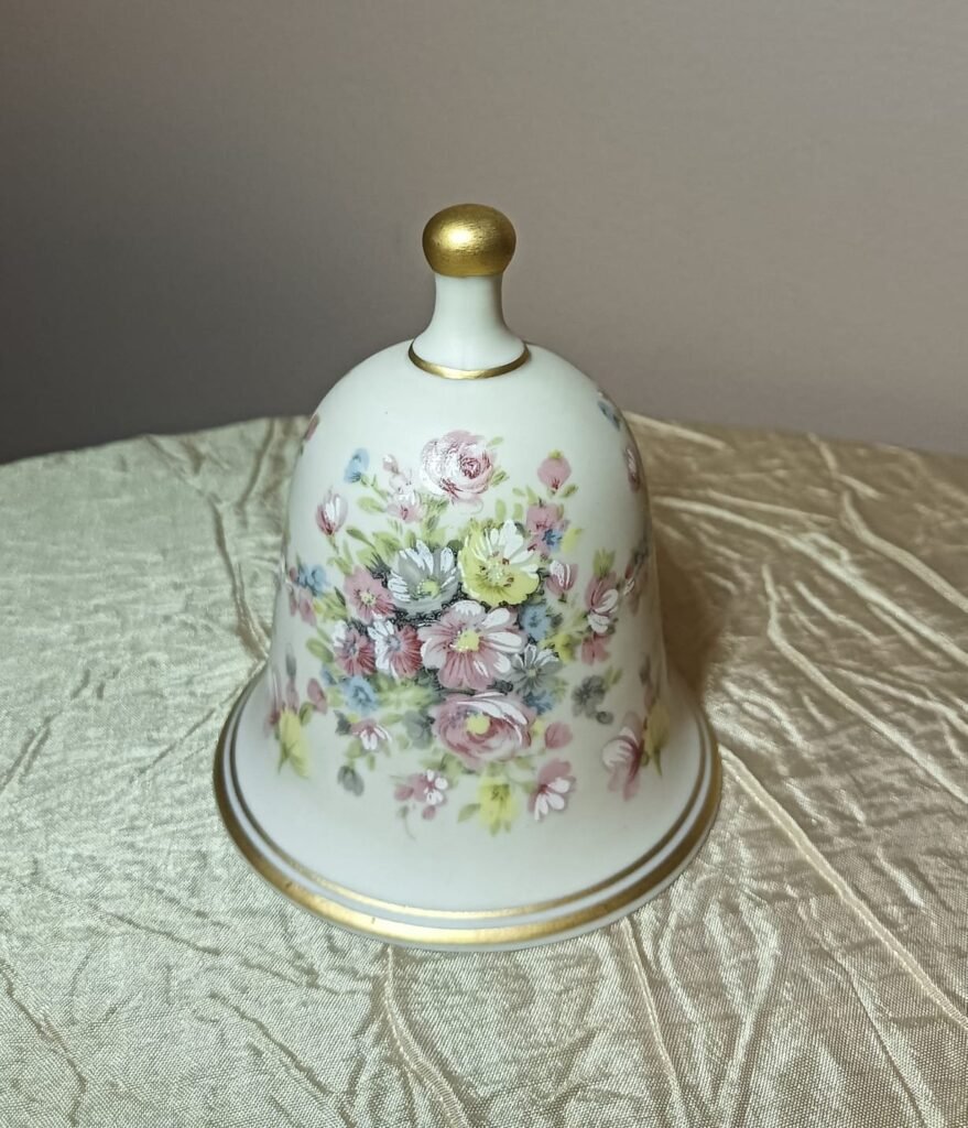 Ibis Aveiro porcelain bell